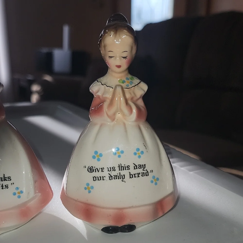 Enesco Japan Pink Praying Mother Girl salt & pepper shakers Vintage Give thanks